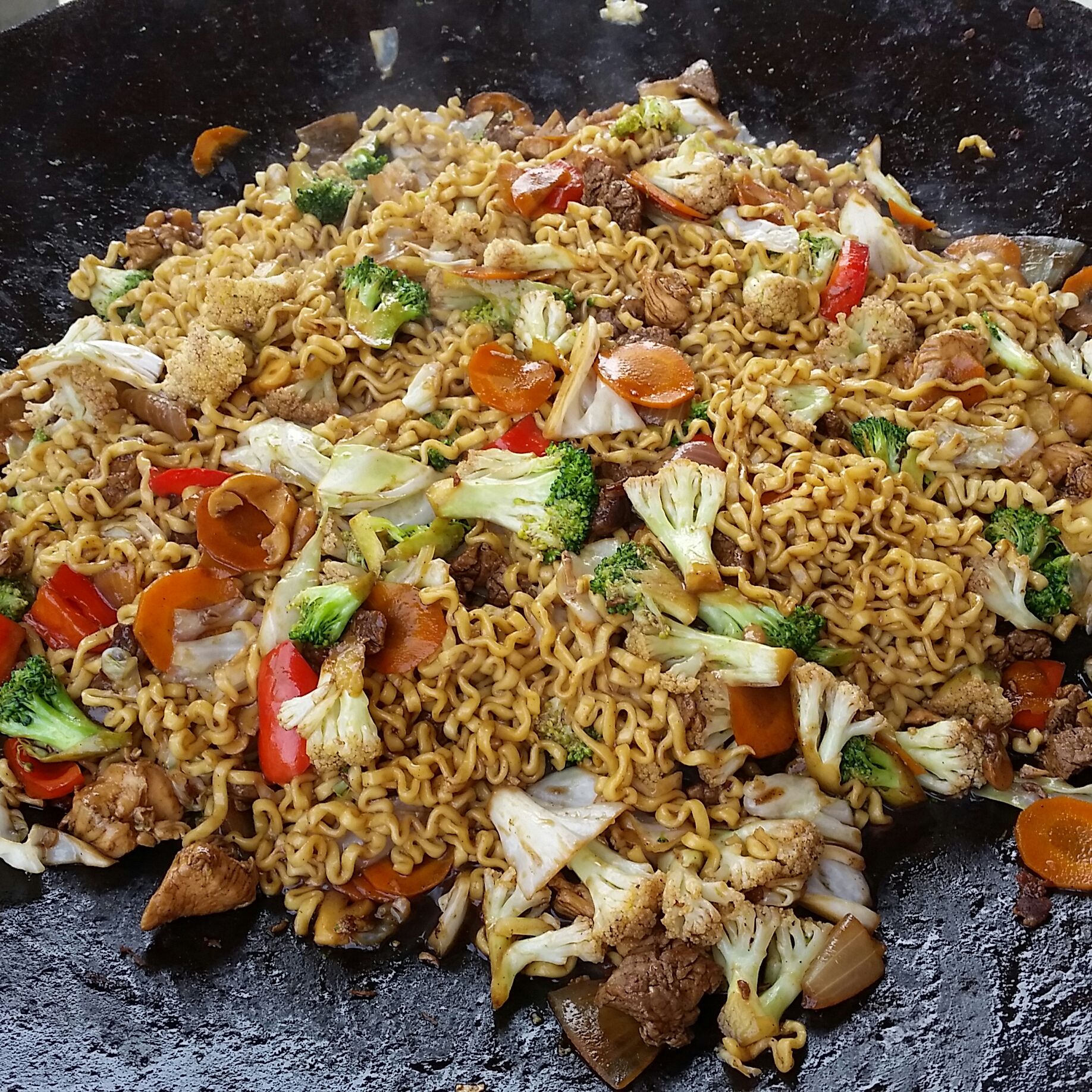 Yakissoba de frango e carne