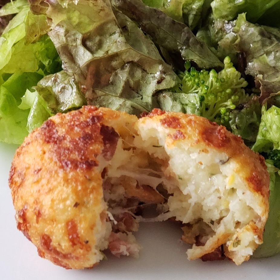 Bolinho de arroz com bacon fácil da Jô