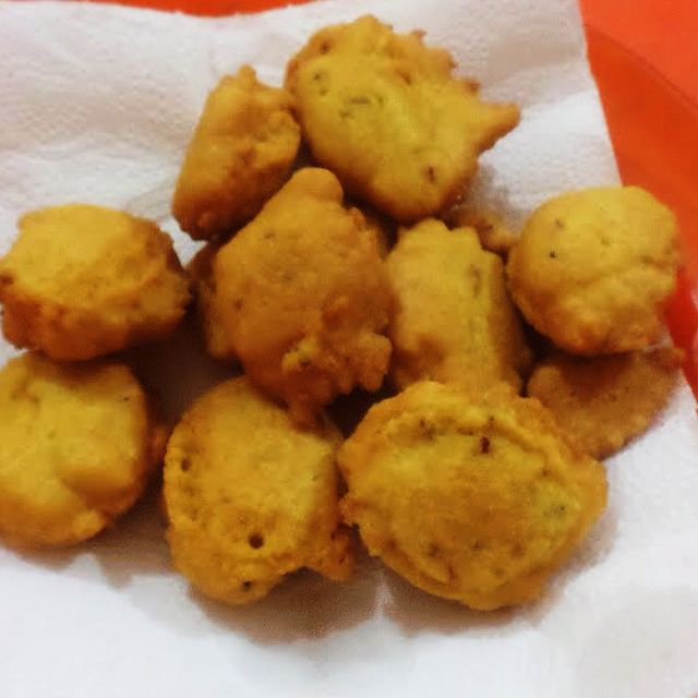 Bolinho de salsinha e cebolinha