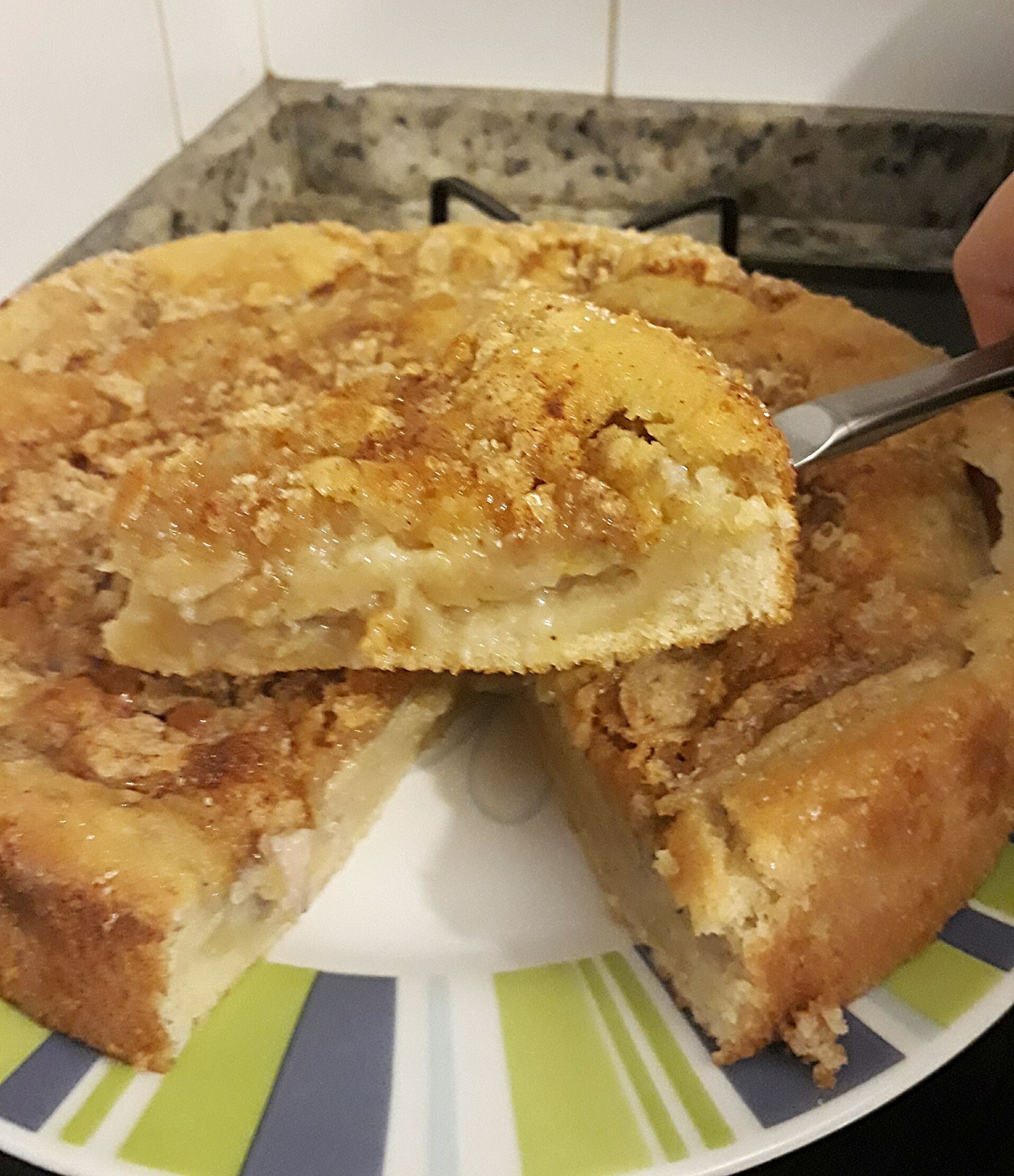 Bolo de banana com farofa crocante