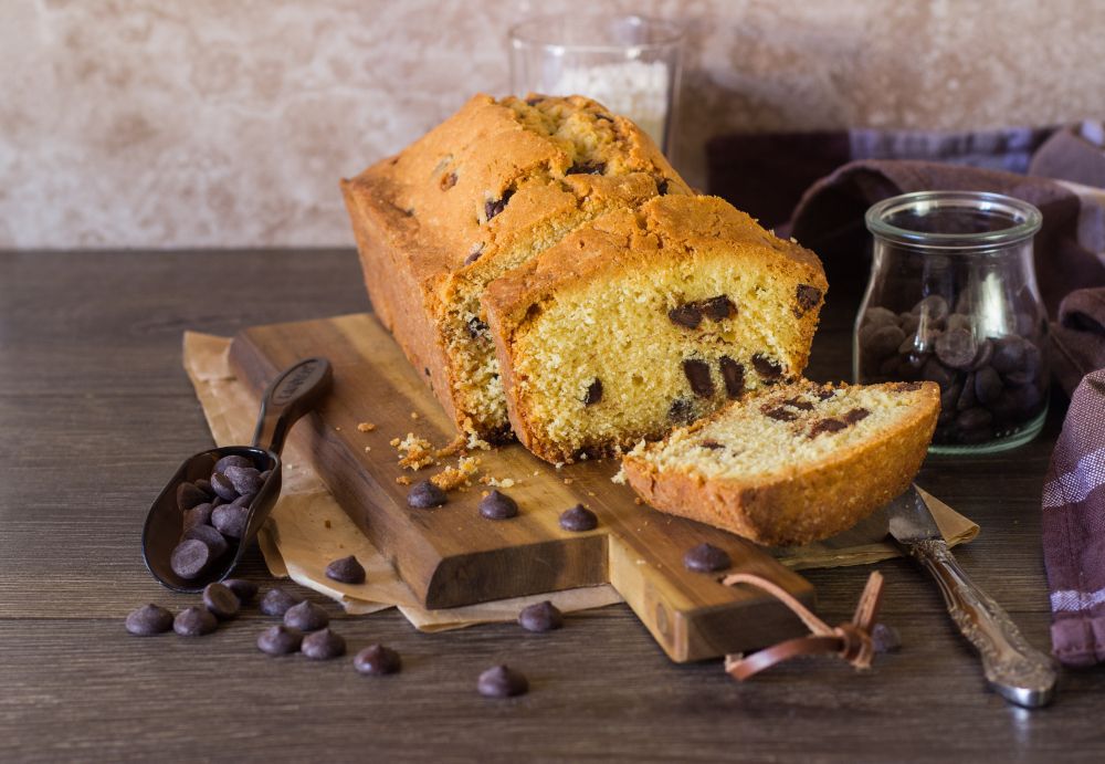 Bolo de baunilha com gotas de chocolate