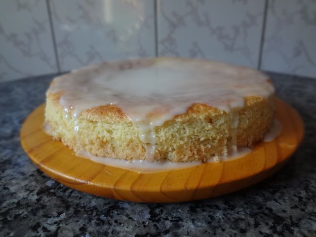 Bolo de limão com cobertura crocante