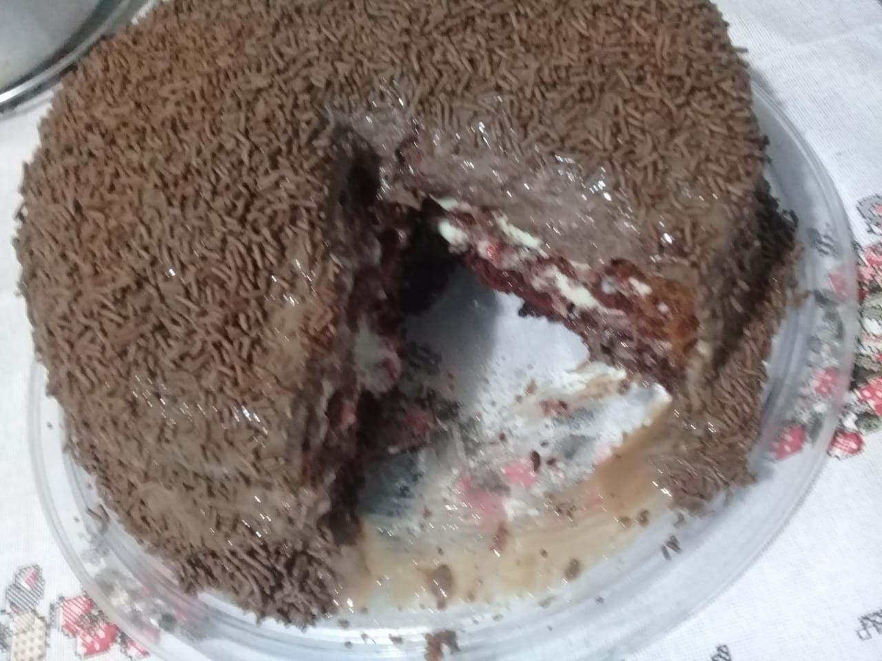 Bolo de morango com brigadeiro