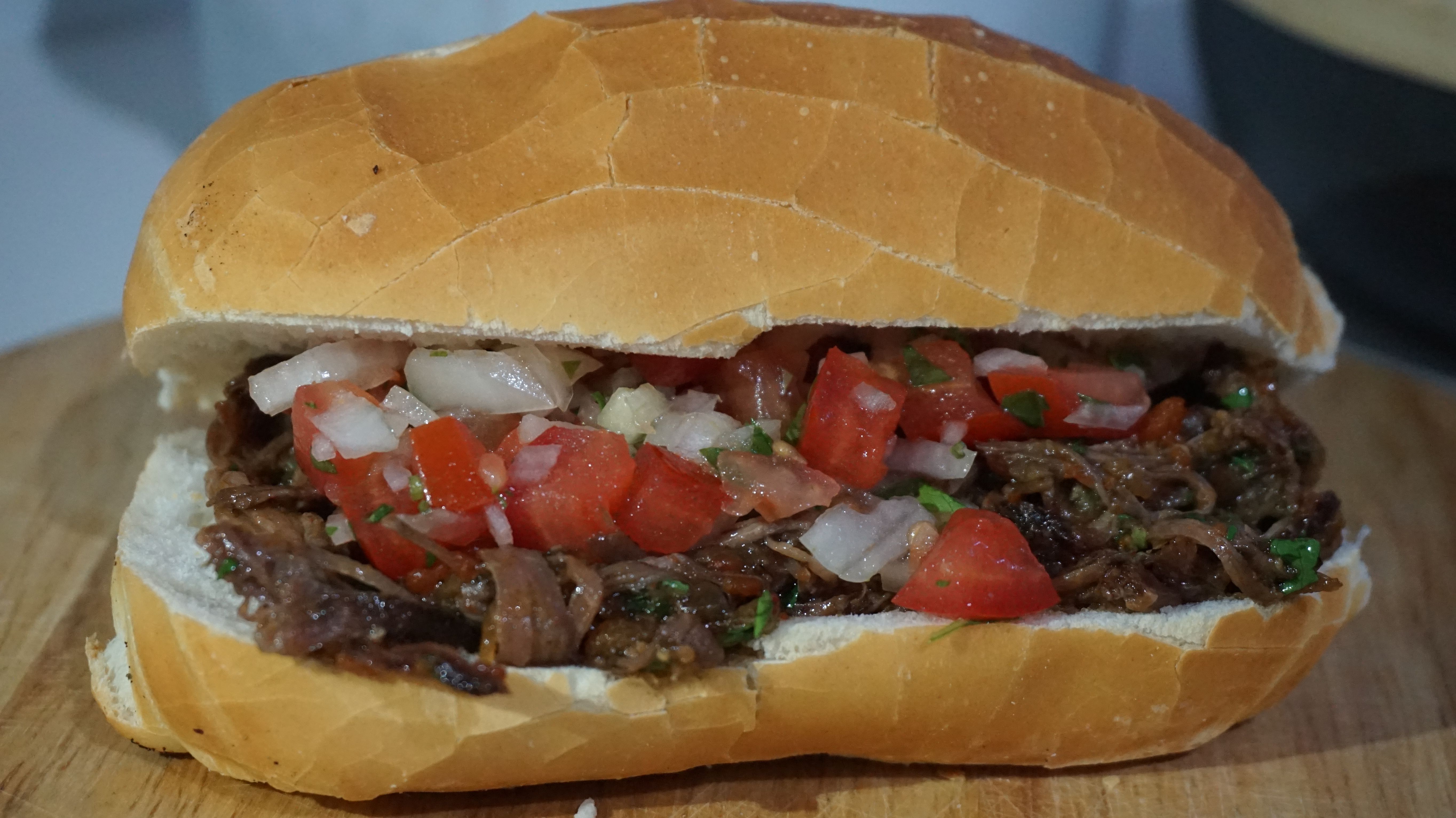 Lanche de costela gaúcha desfiada