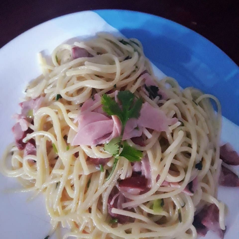 Macarrão com calabresa e presunto