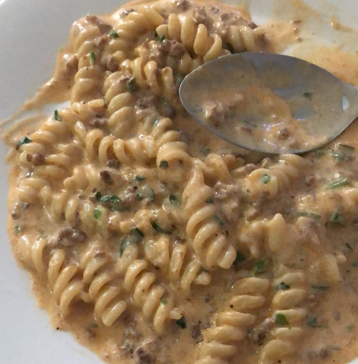 Macarrão de panela de pressão fácil e gostoso