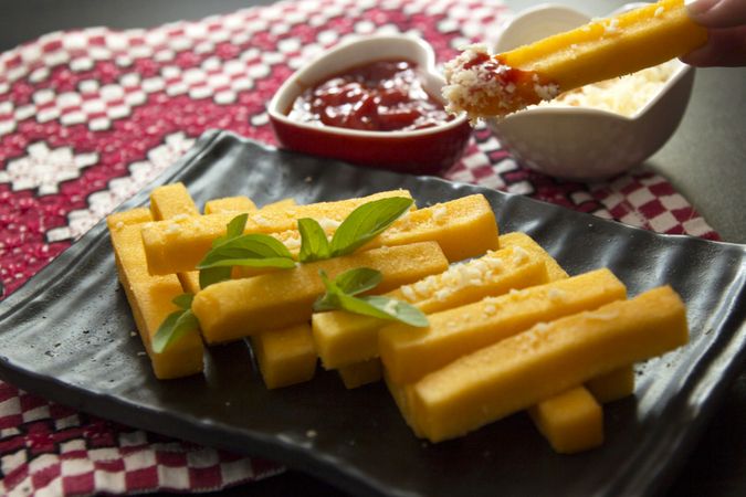 Palitos de polenta frita supercrocantes