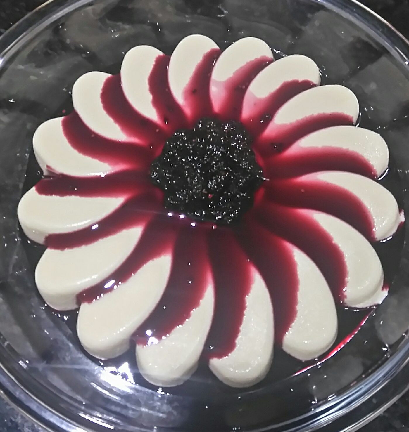 Panna cotta com coulis de amora