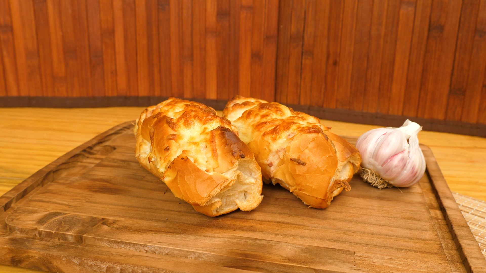 Pão de alho com linguiça