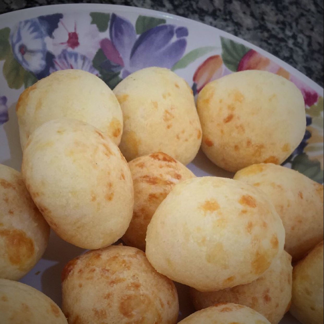 Pão de queijo mineiro superfácil