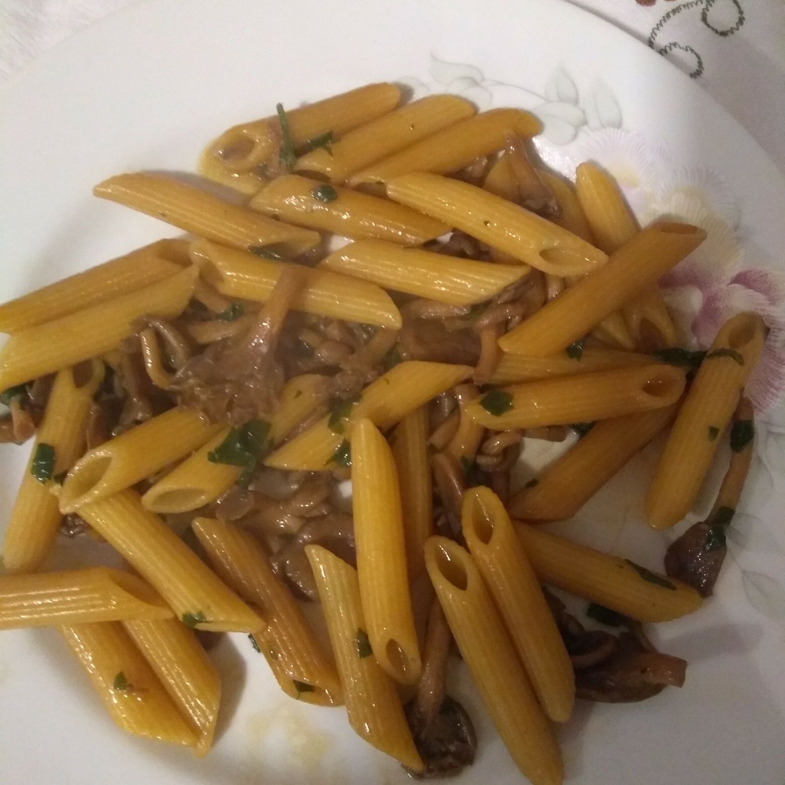 Penne com shimeji