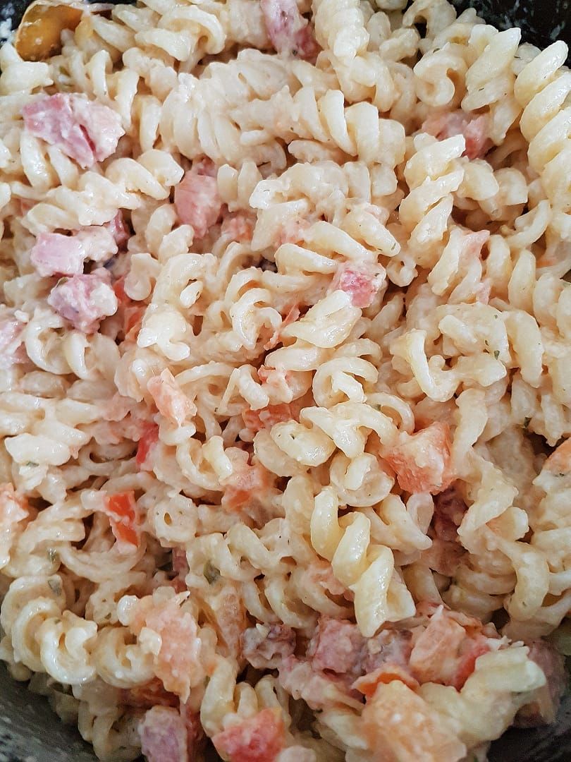 Salada de macarrão com bacon