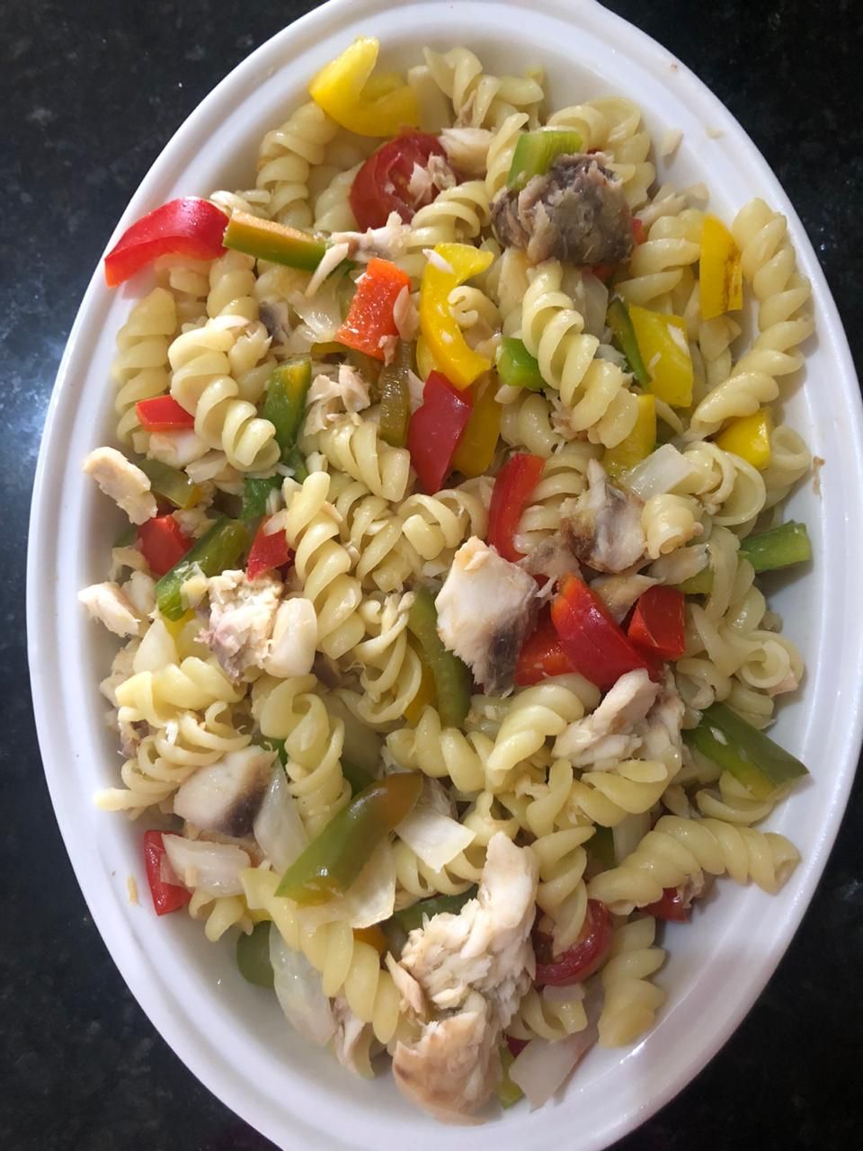 Salada de tilápia