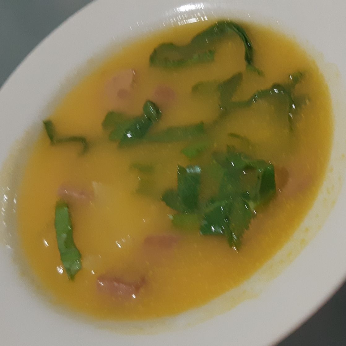 Sopa de legumes com calabresa