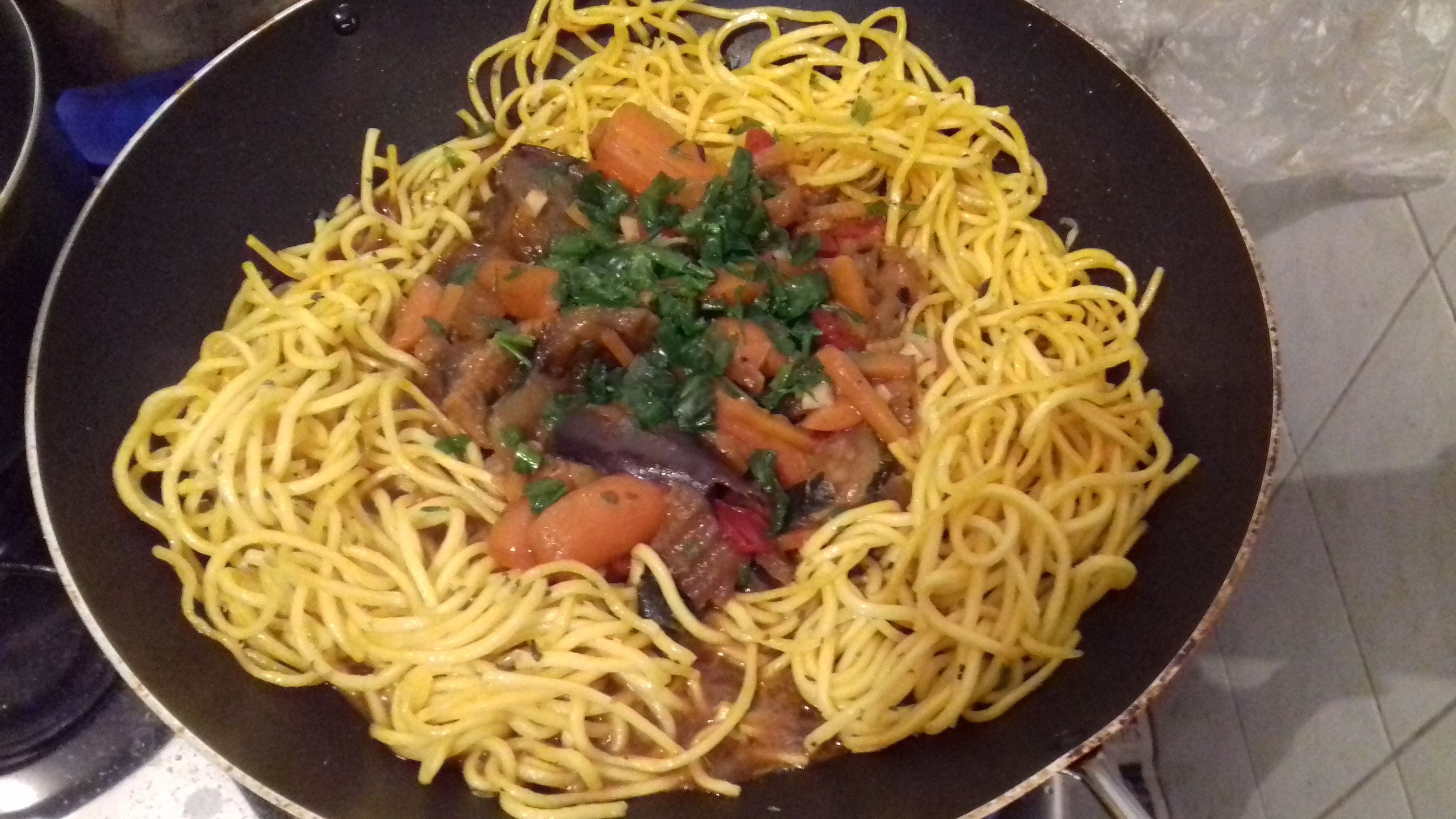 Yakisoba de legumes simples